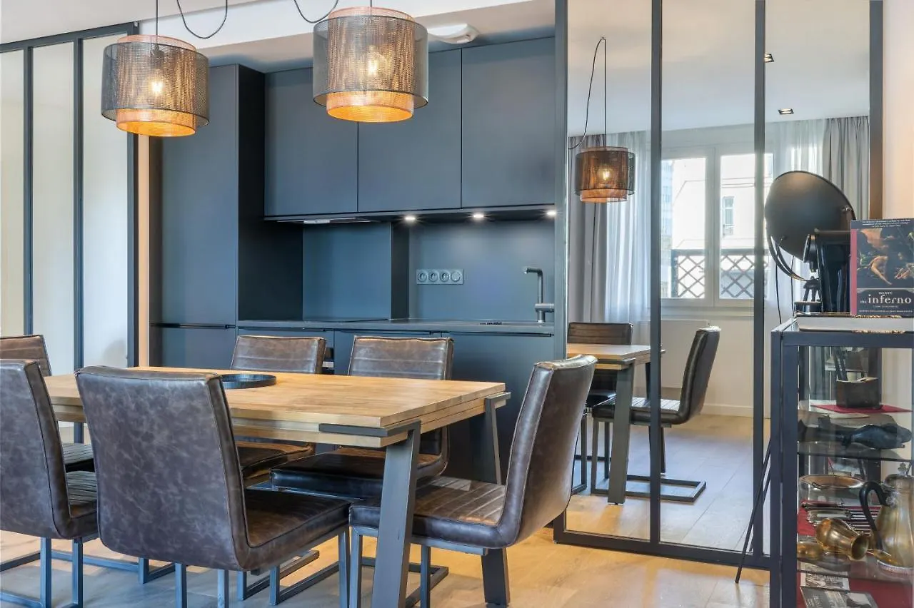 Apartment Atelier *