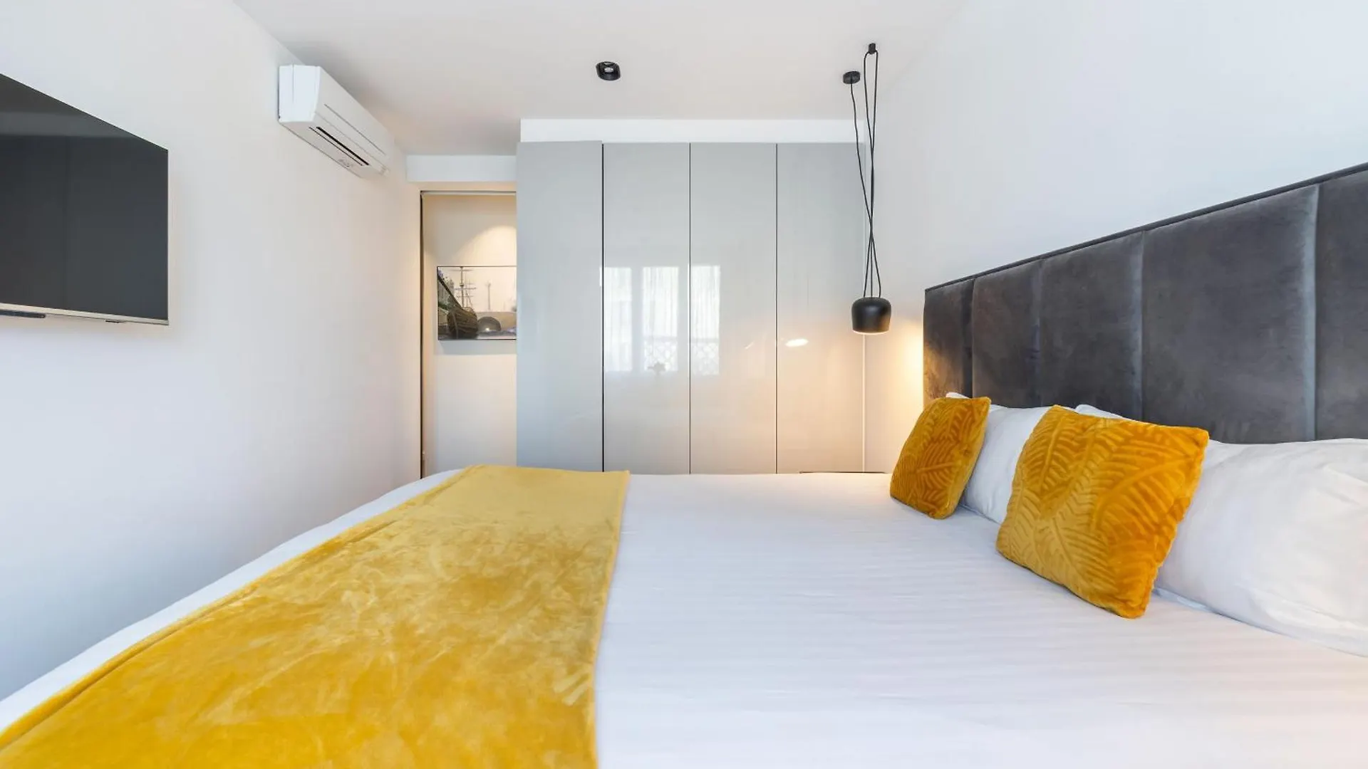 Apartment Atelier *